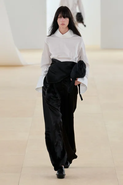 Look 18
